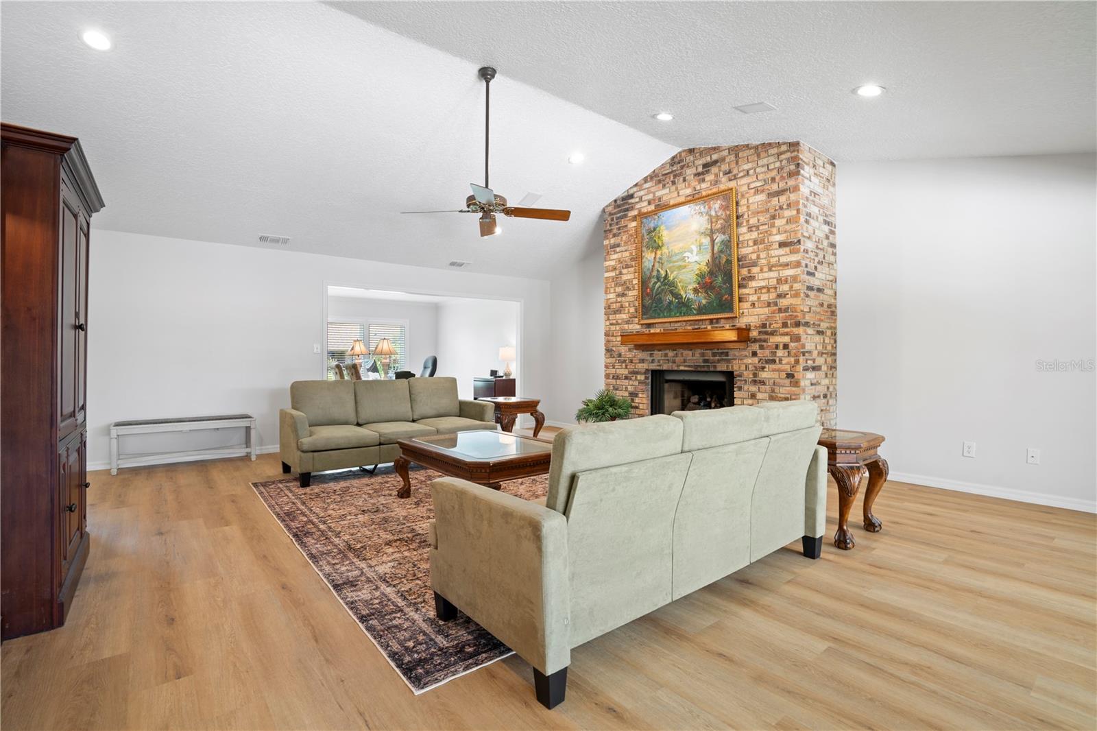Image 8 of 81 For 2417 Pershing Oaks Place