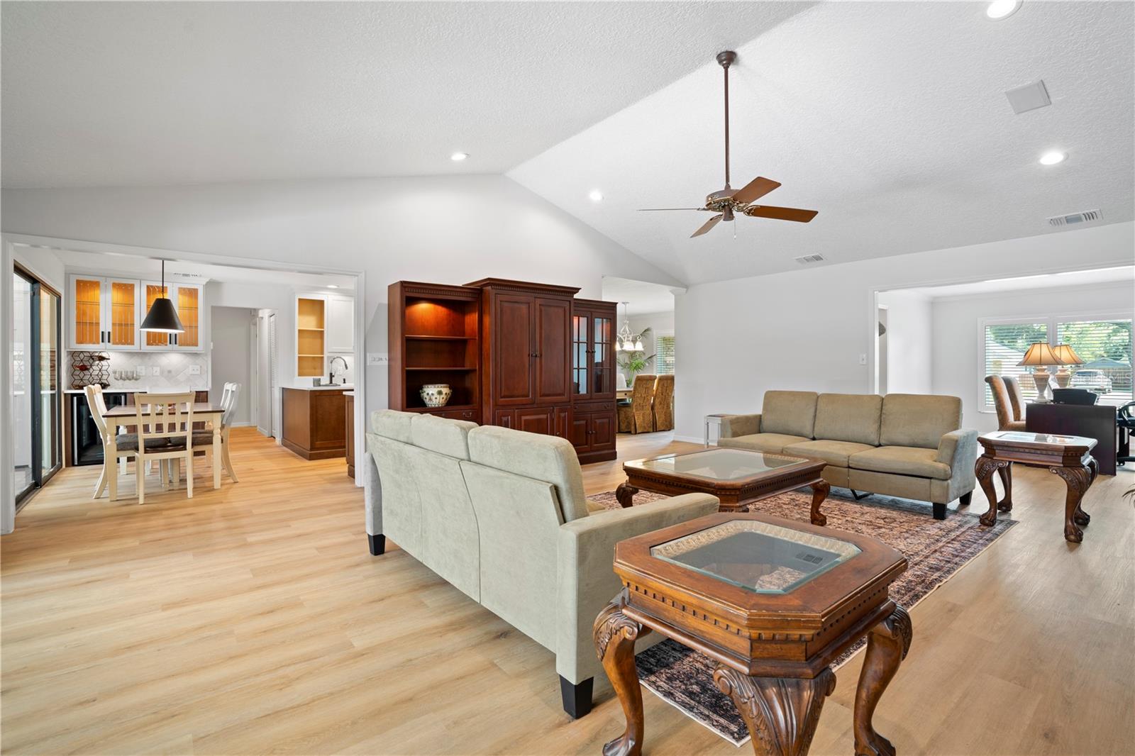 Image 9 of 81 For 2417 Pershing Oaks Place