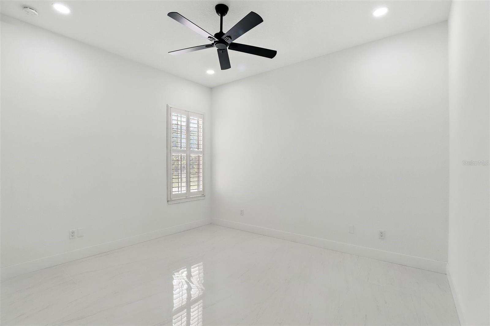 Image 33 of 52 For 5224 Vistamere Court