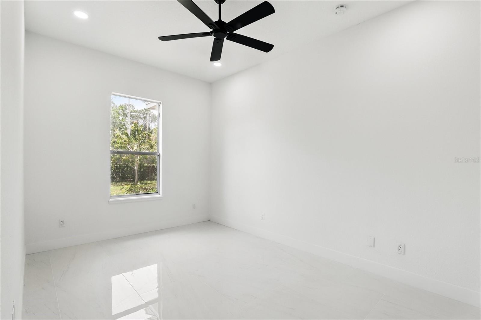 Image 35 of 52 For 5224 Vistamere Court