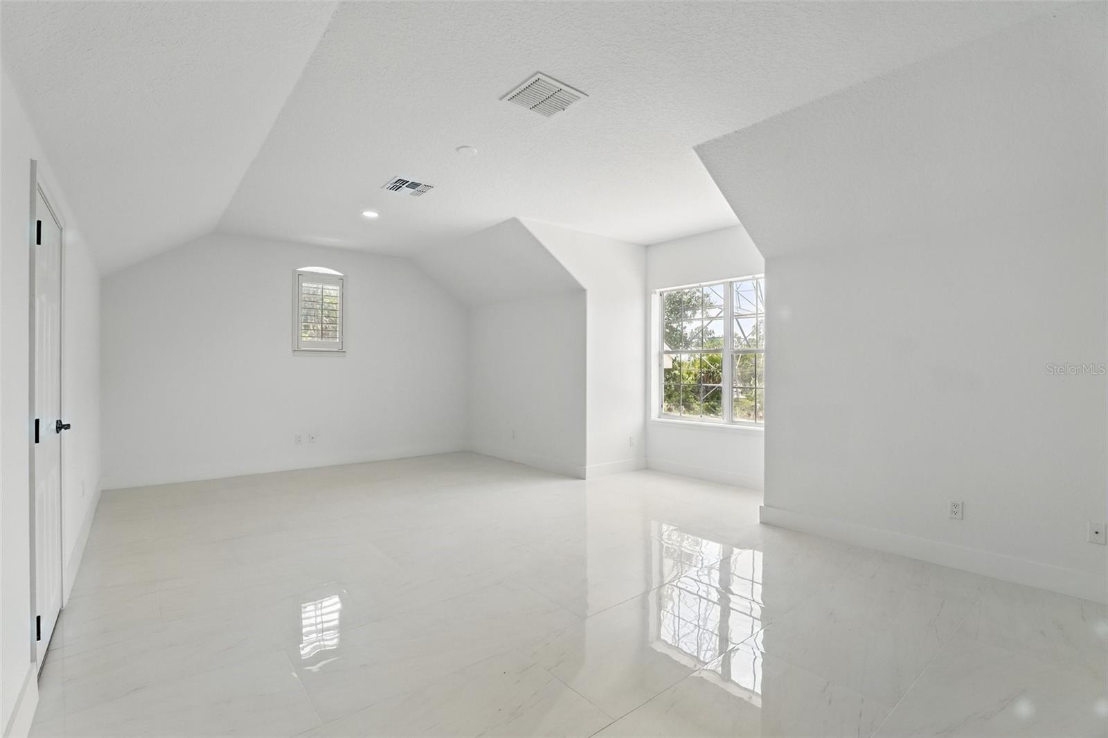 Image 36 of 52 For 5224 Vistamere Court