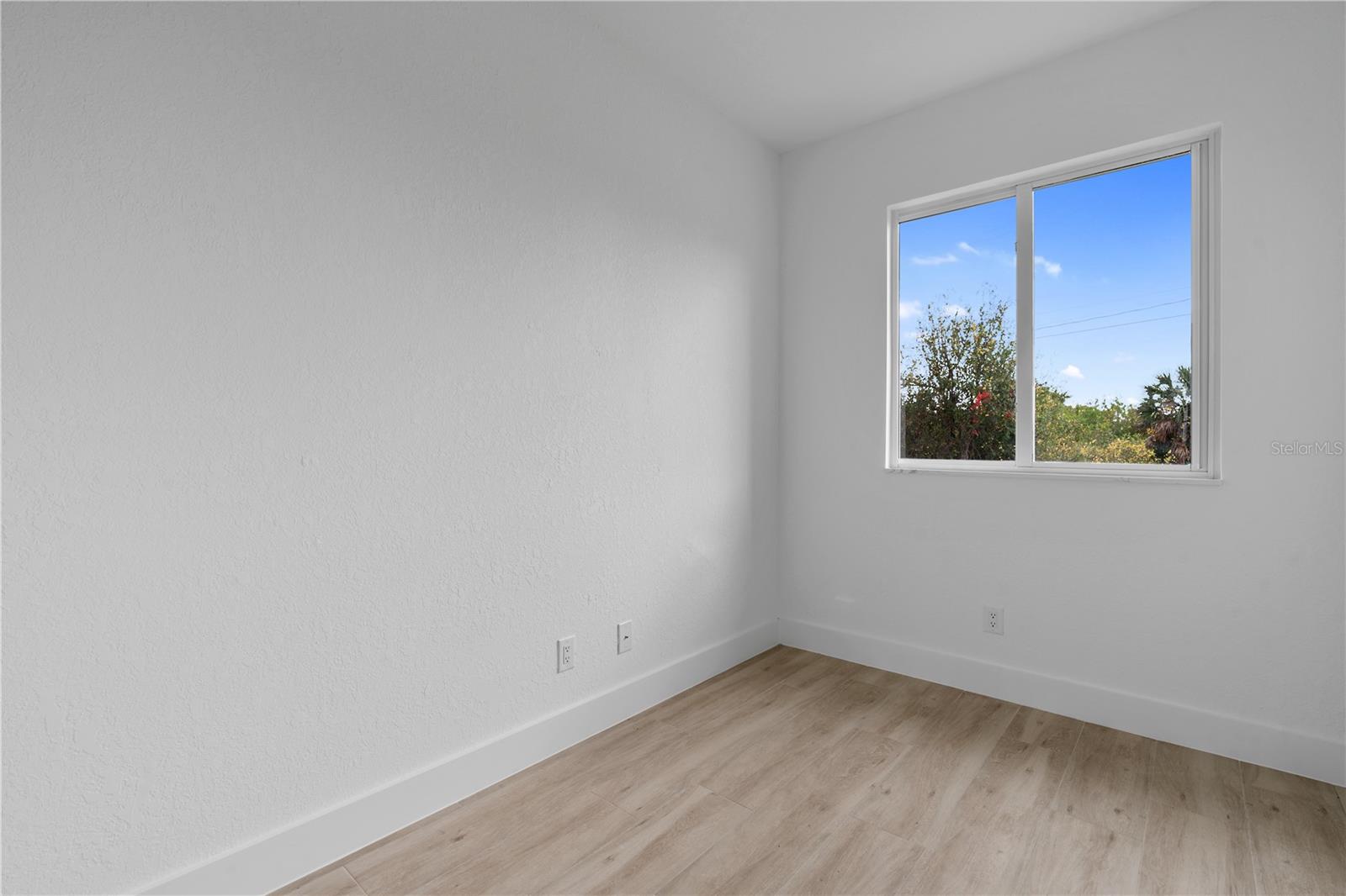 Image 13 of 38 For 13438 Mcintosh Avenue