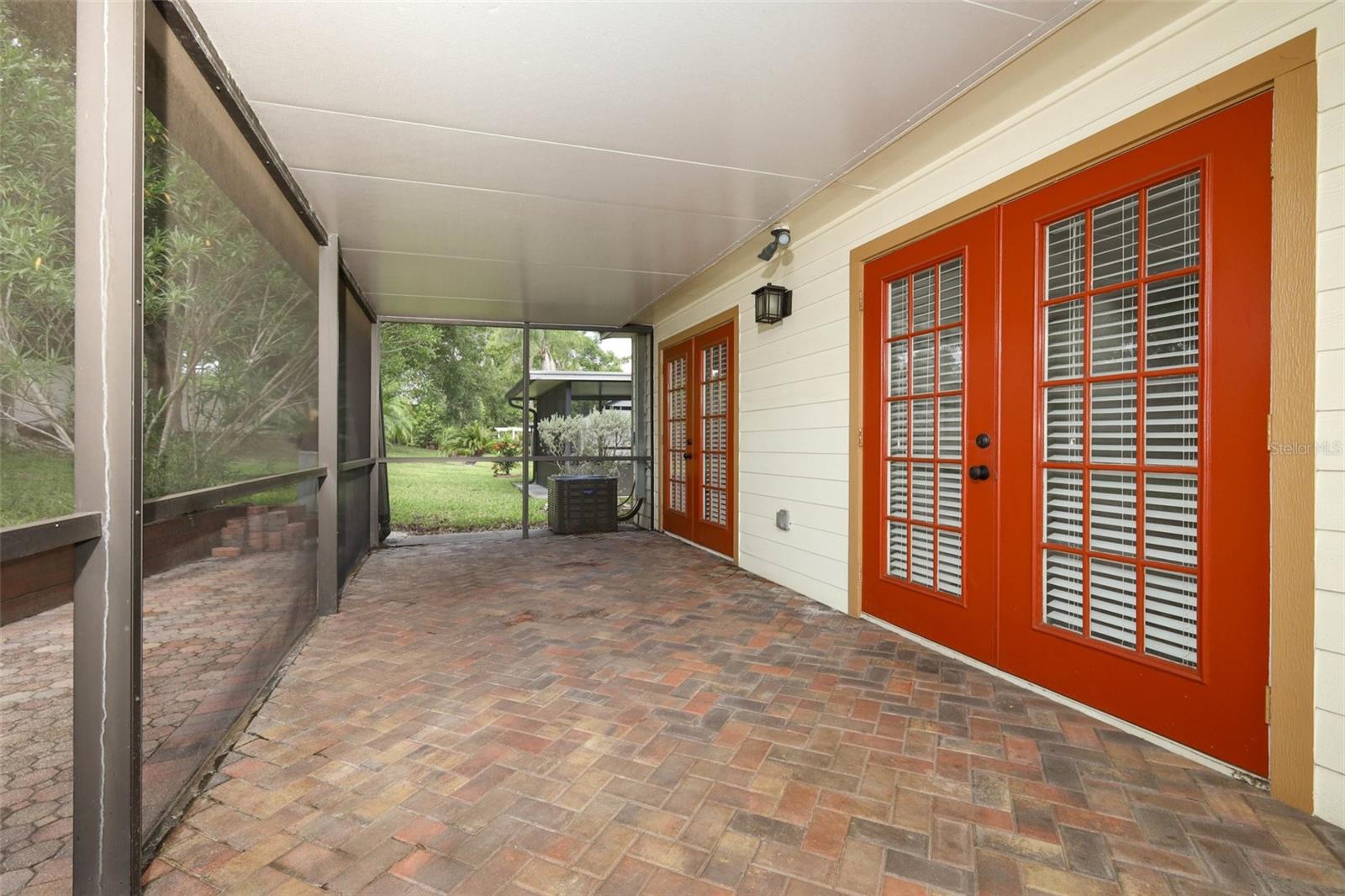 Image 31 of 43 For 945 Norfolk Court