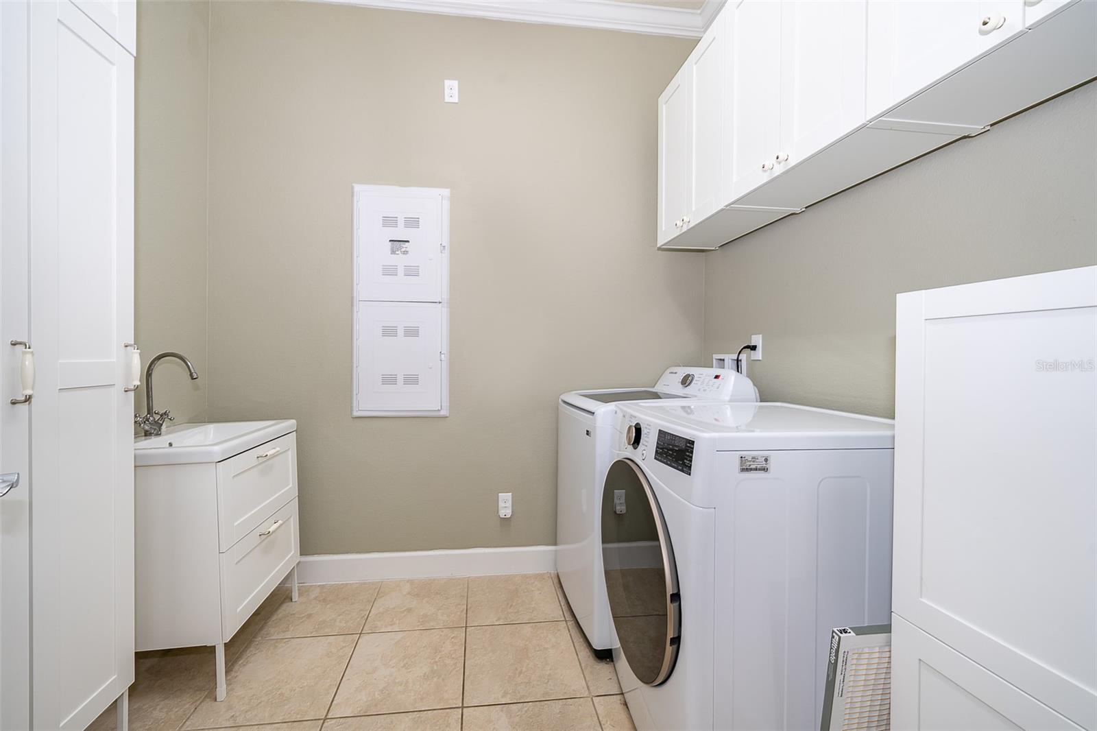 Image 18 of 40 For 9379 Royal Estates Boulevard