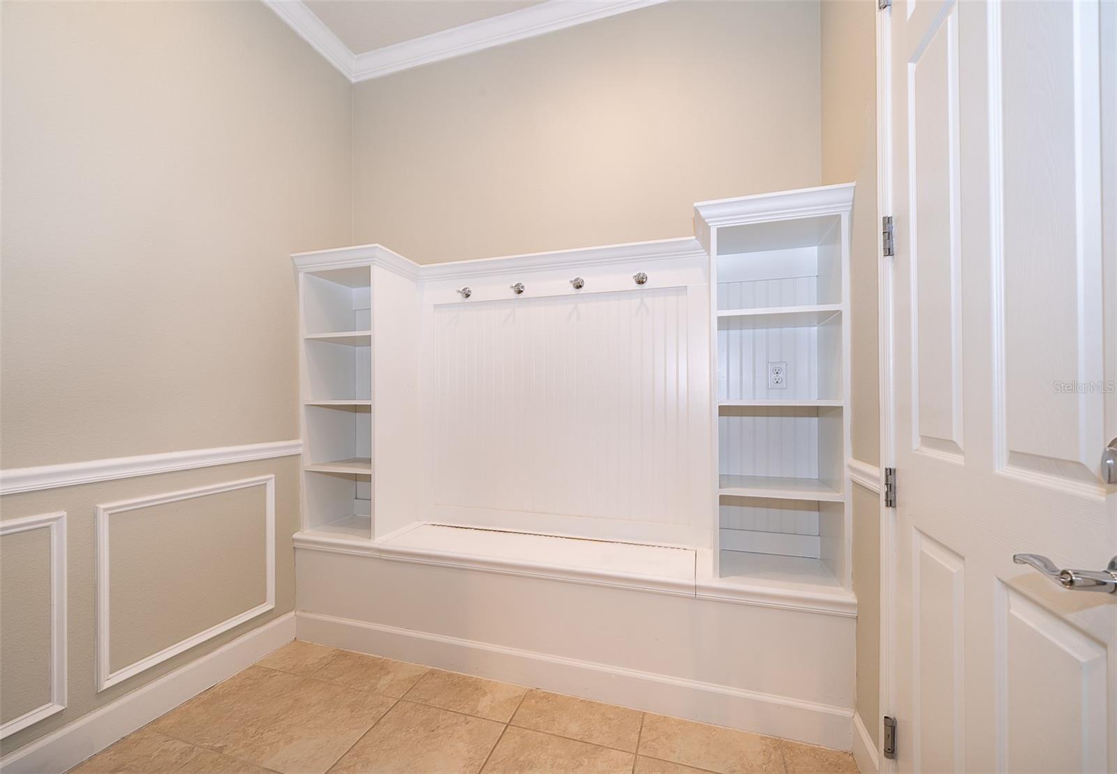 Image 6 of 40 For 9379 Royal Estates Boulevard