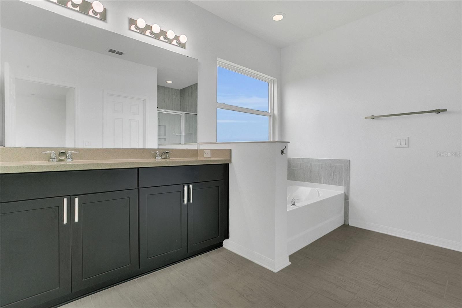 Image 14 of 38 For 17458 Chateau Pine Way