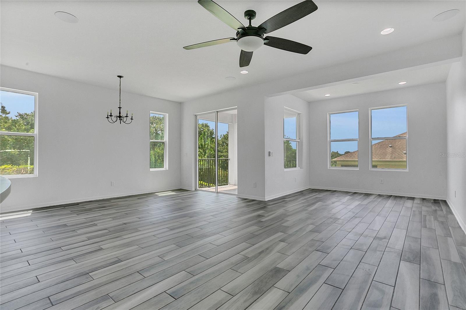 Image 5 of 38 For 17458 Chateau Pine Way