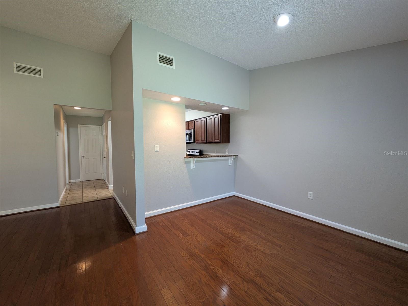 Image 12 of 31 For 940 Douglas Avenue 165