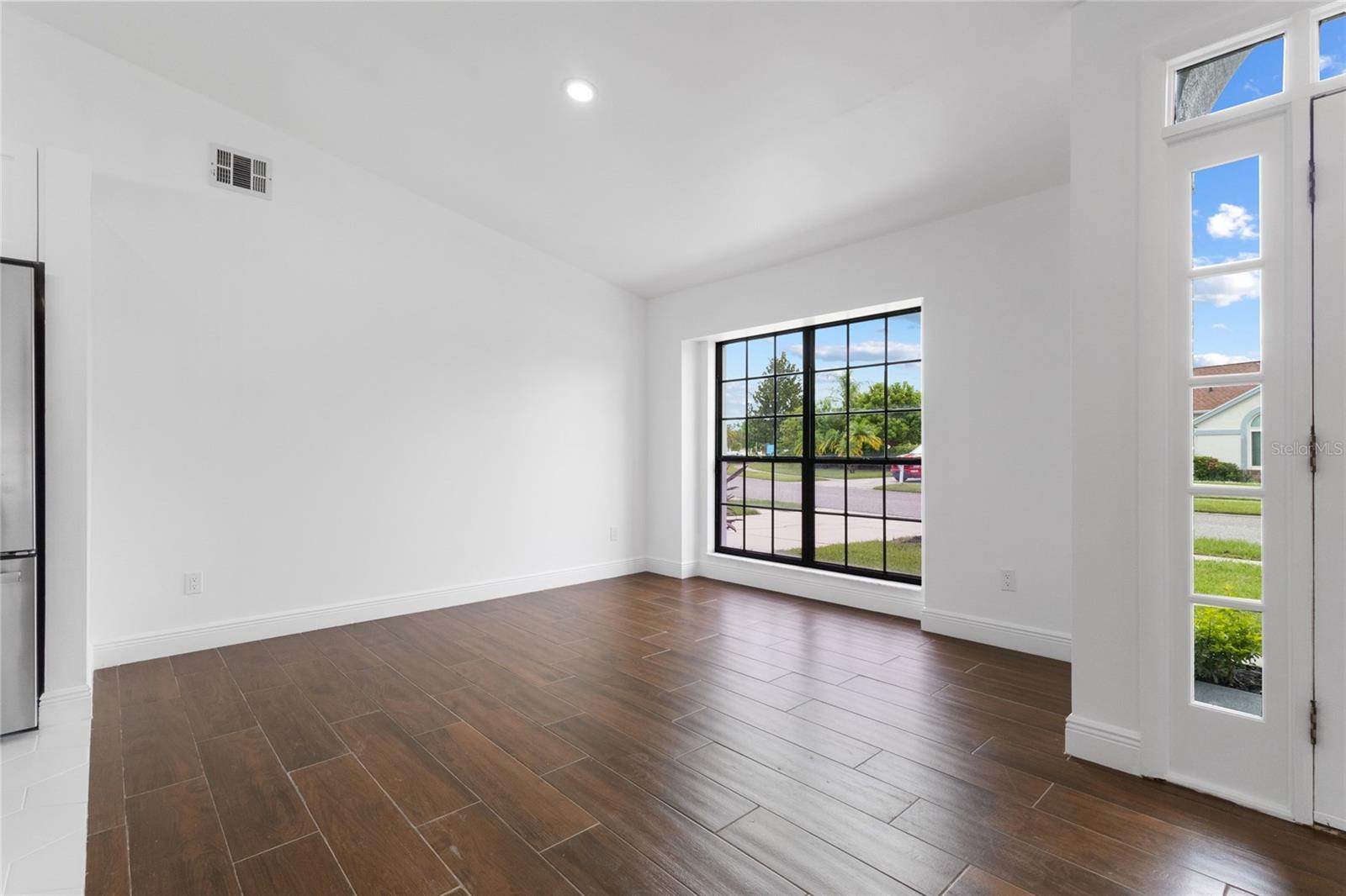 Image 14 of 40 For 12733 Newfield Drive