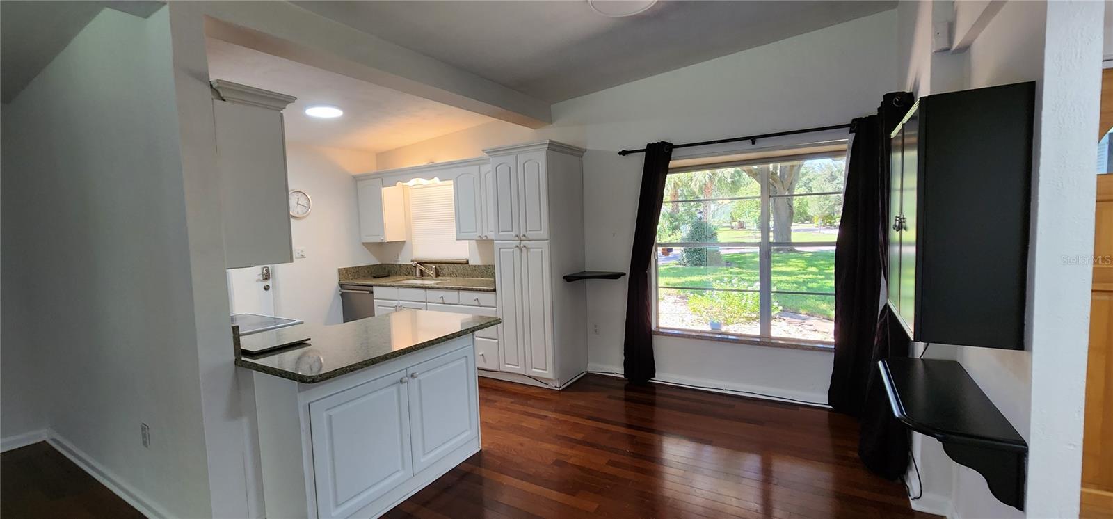 Image 5 of 20 For 424 Dunraven Drive