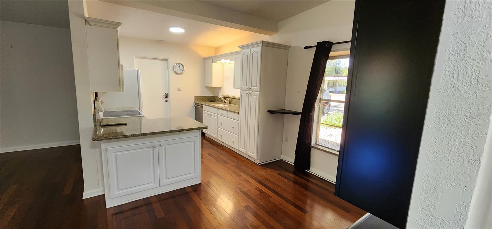 Image 6 of 20 For 424 Dunraven Drive