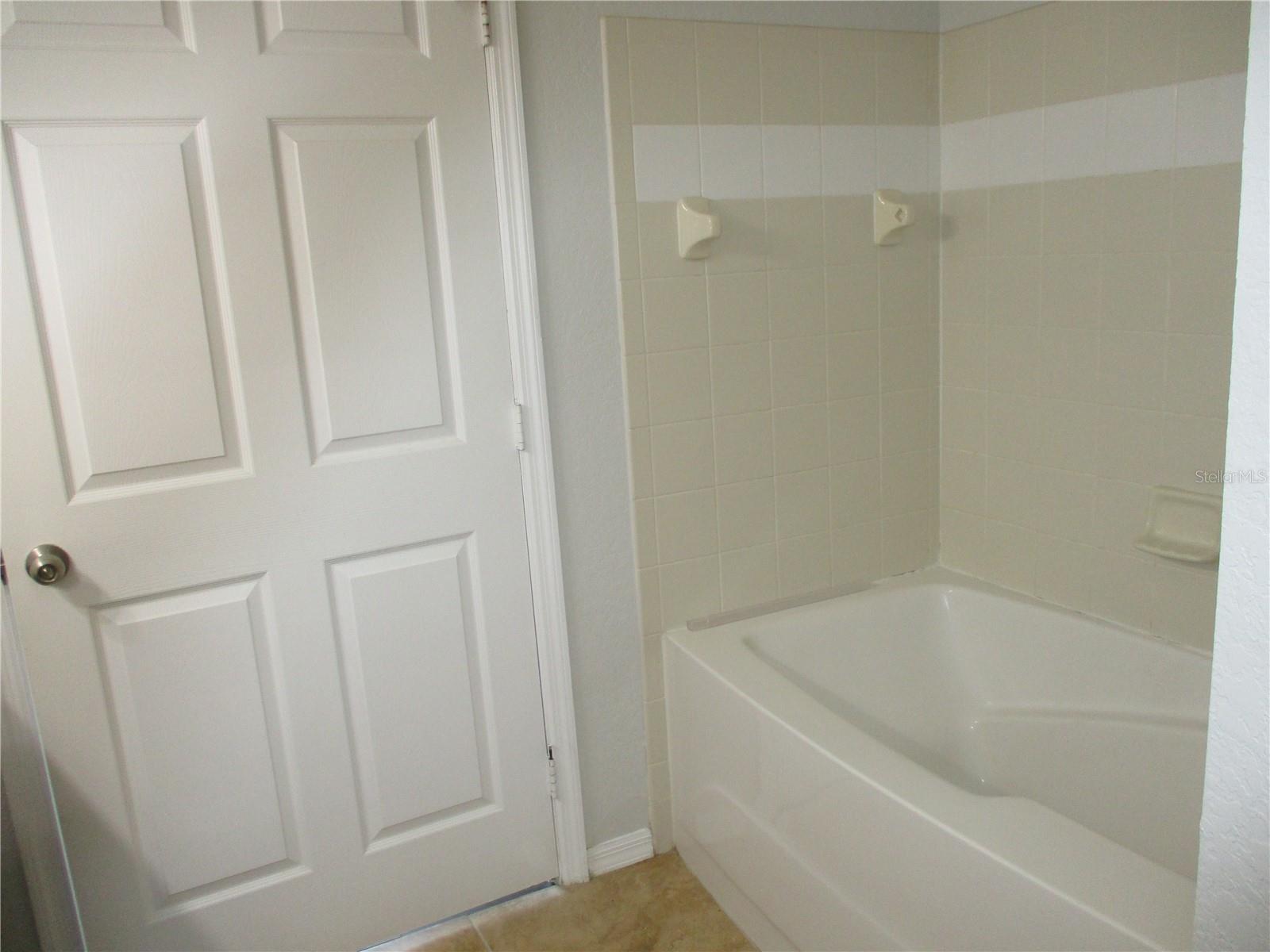 Image 17 of 28 For 6055 Westgate Drive 523