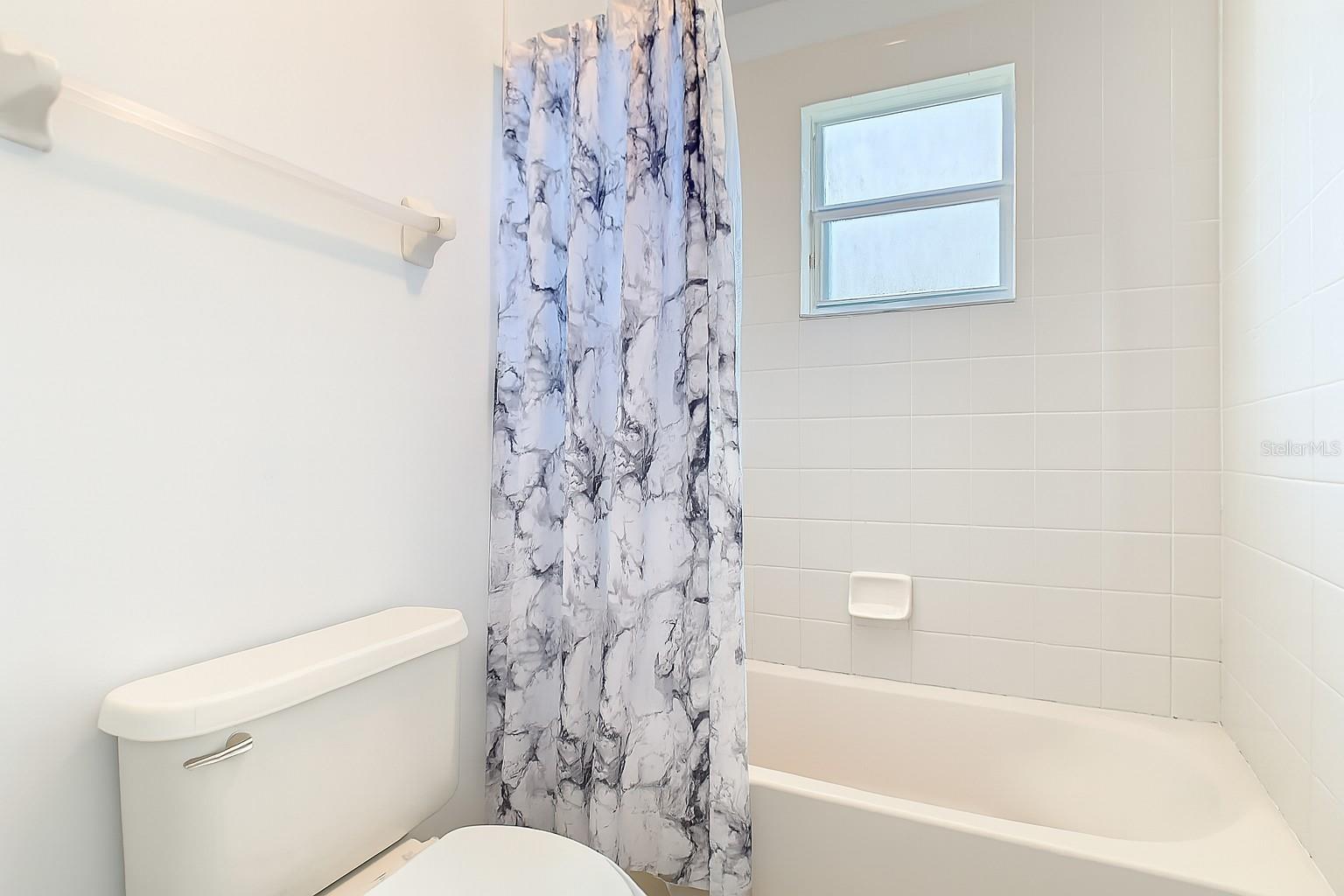 Image 15 of 38 For 401 Bloomfield Drive