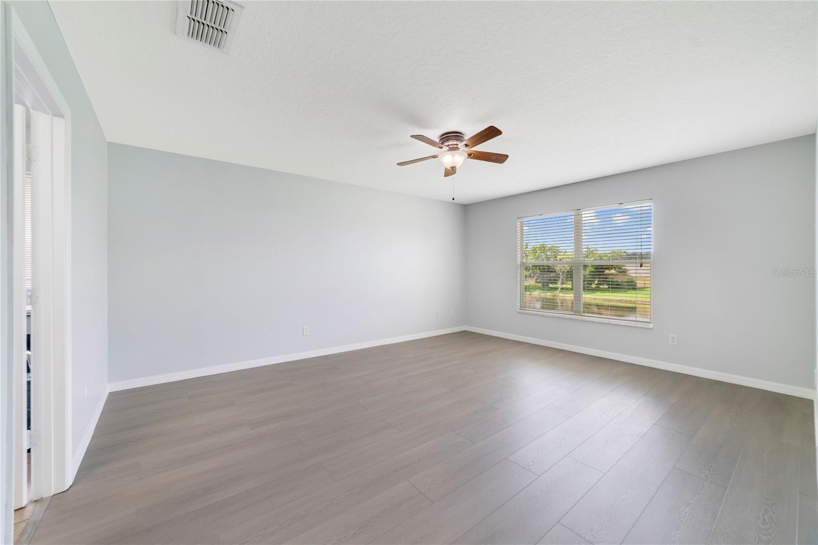 Image 10 of 29 For 2298 The Oaks Boulevard