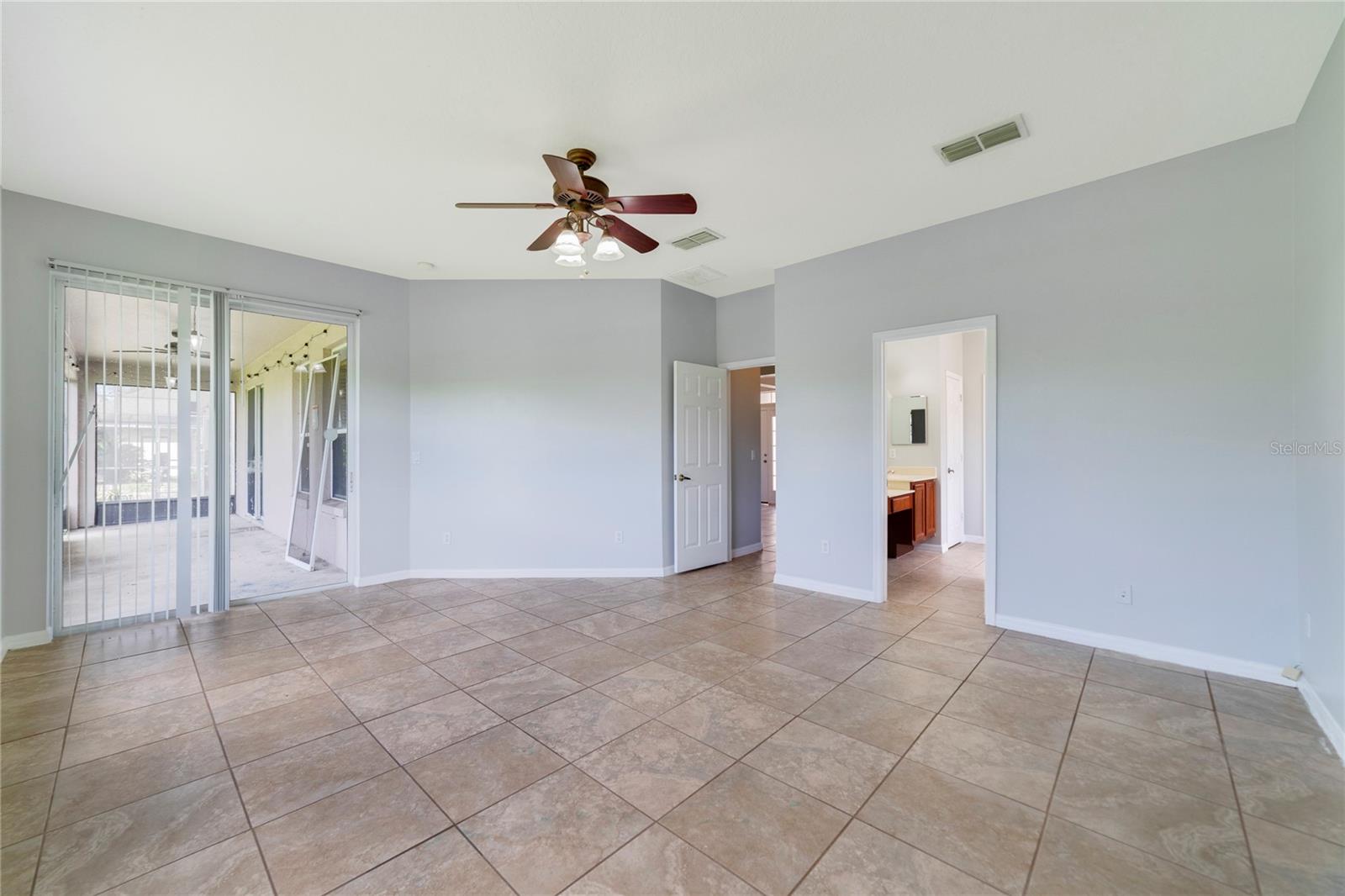 Image 12 of 29 For 2298 The Oaks Boulevard