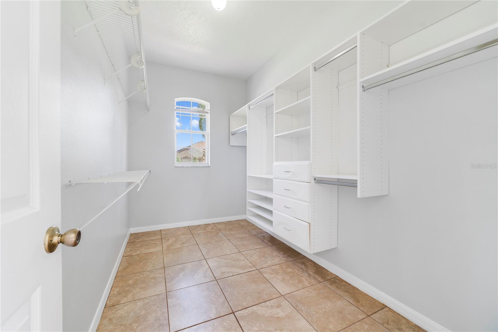 Image 13 of 29 For 2298 The Oaks Boulevard