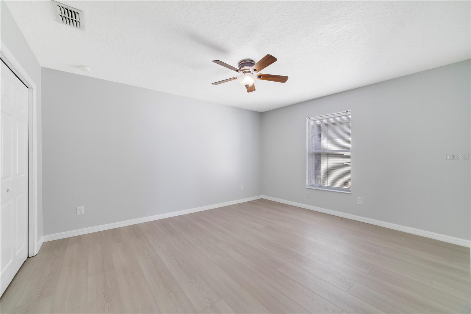 Image 17 of 29 For 2298 The Oaks Boulevard