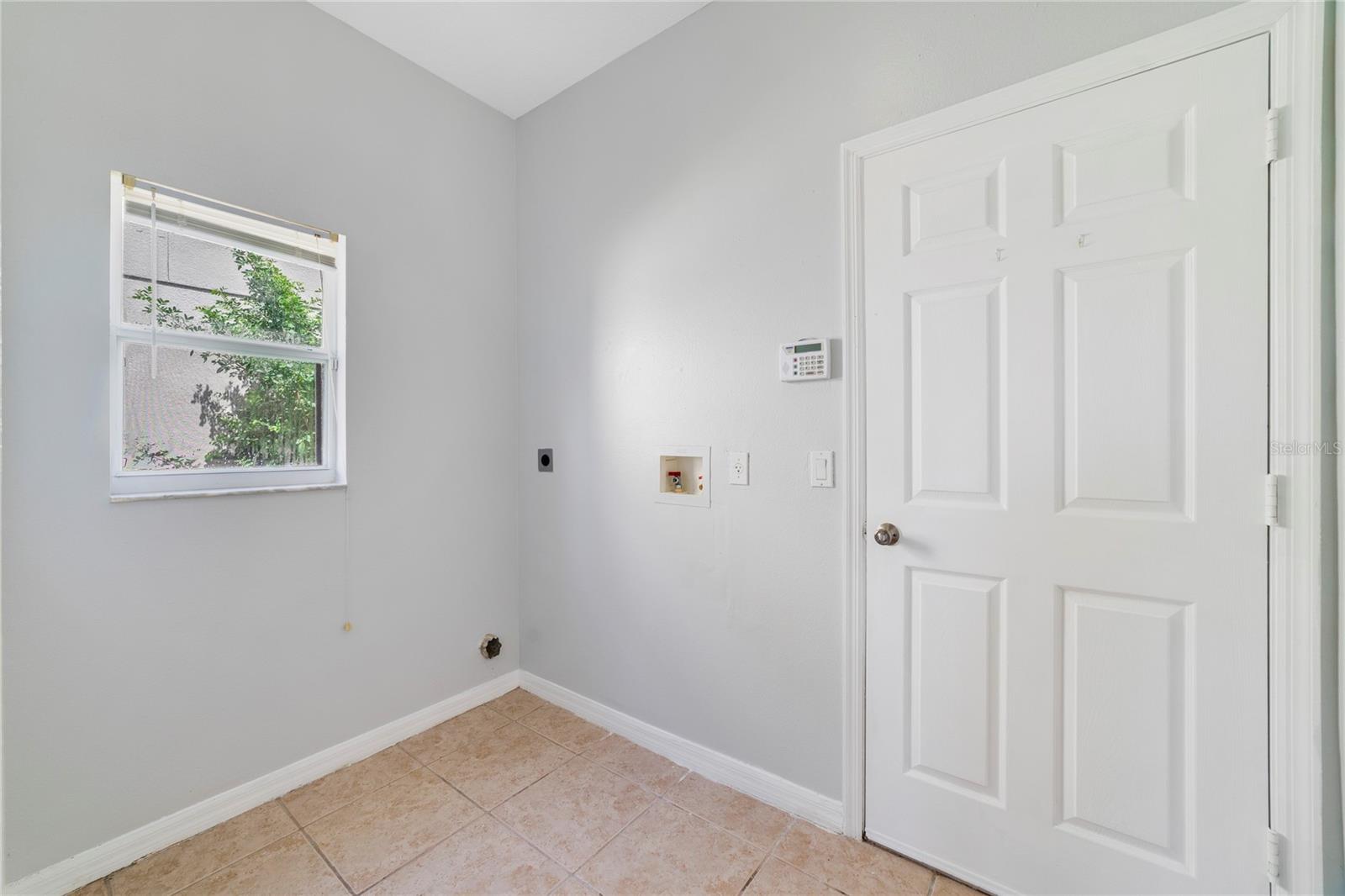 Image 19 of 29 For 2298 The Oaks Boulevard