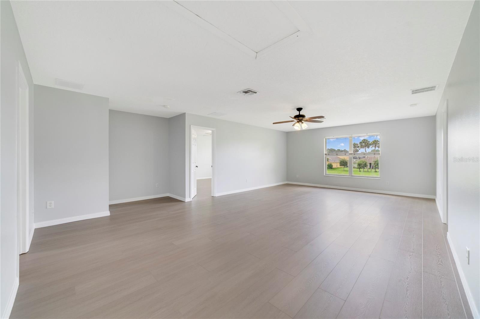 Image 9 of 29 For 2298 The Oaks Boulevard