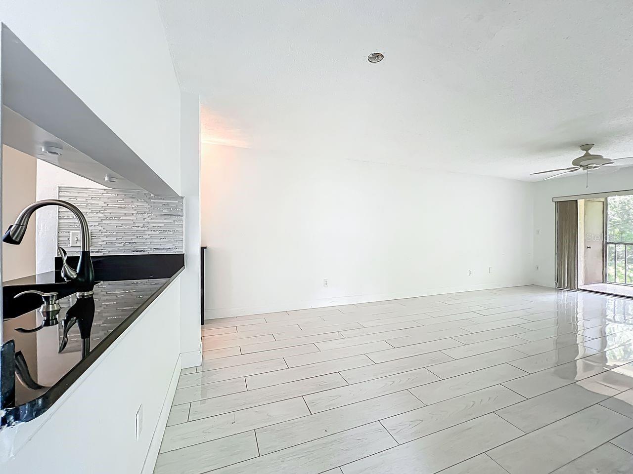 Image 11 of 65 For 6140 Burnside Circle 204