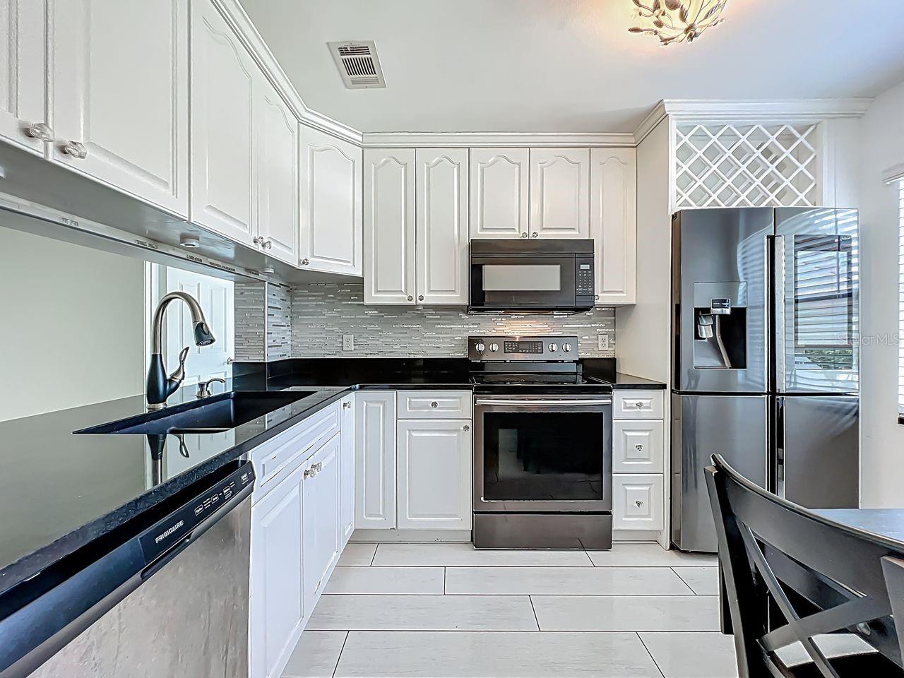 Image 4 of 65 For 6140 Burnside Circle 204