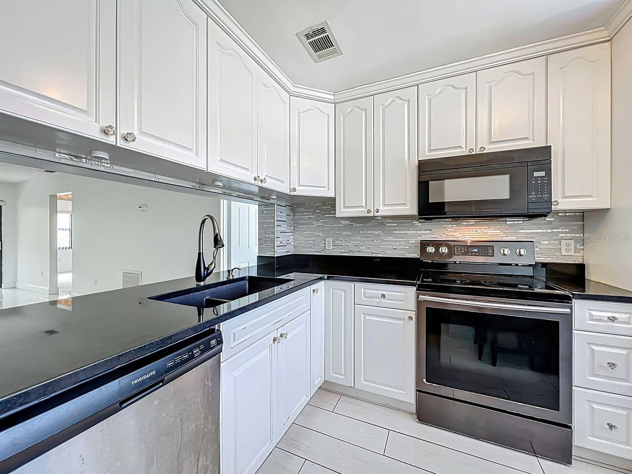 Image 5 of 65 For 6140 Burnside Circle 204