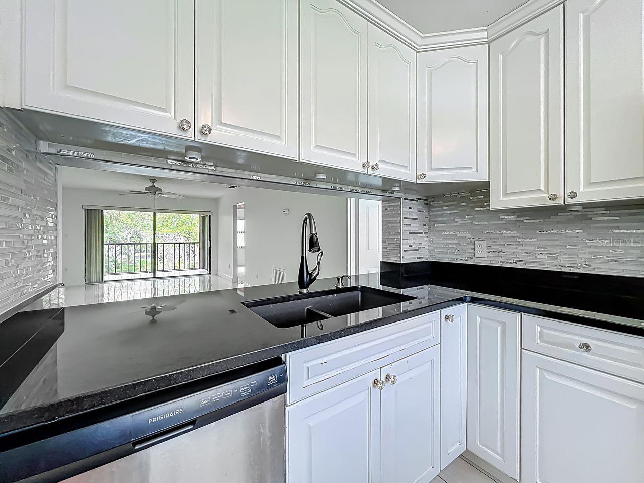 Image 6 of 65 For 6140 Burnside Circle 204