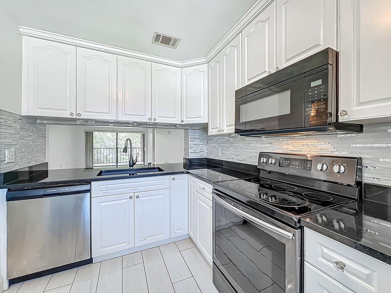 Image 9 of 65 For 6140 Burnside Circle 204