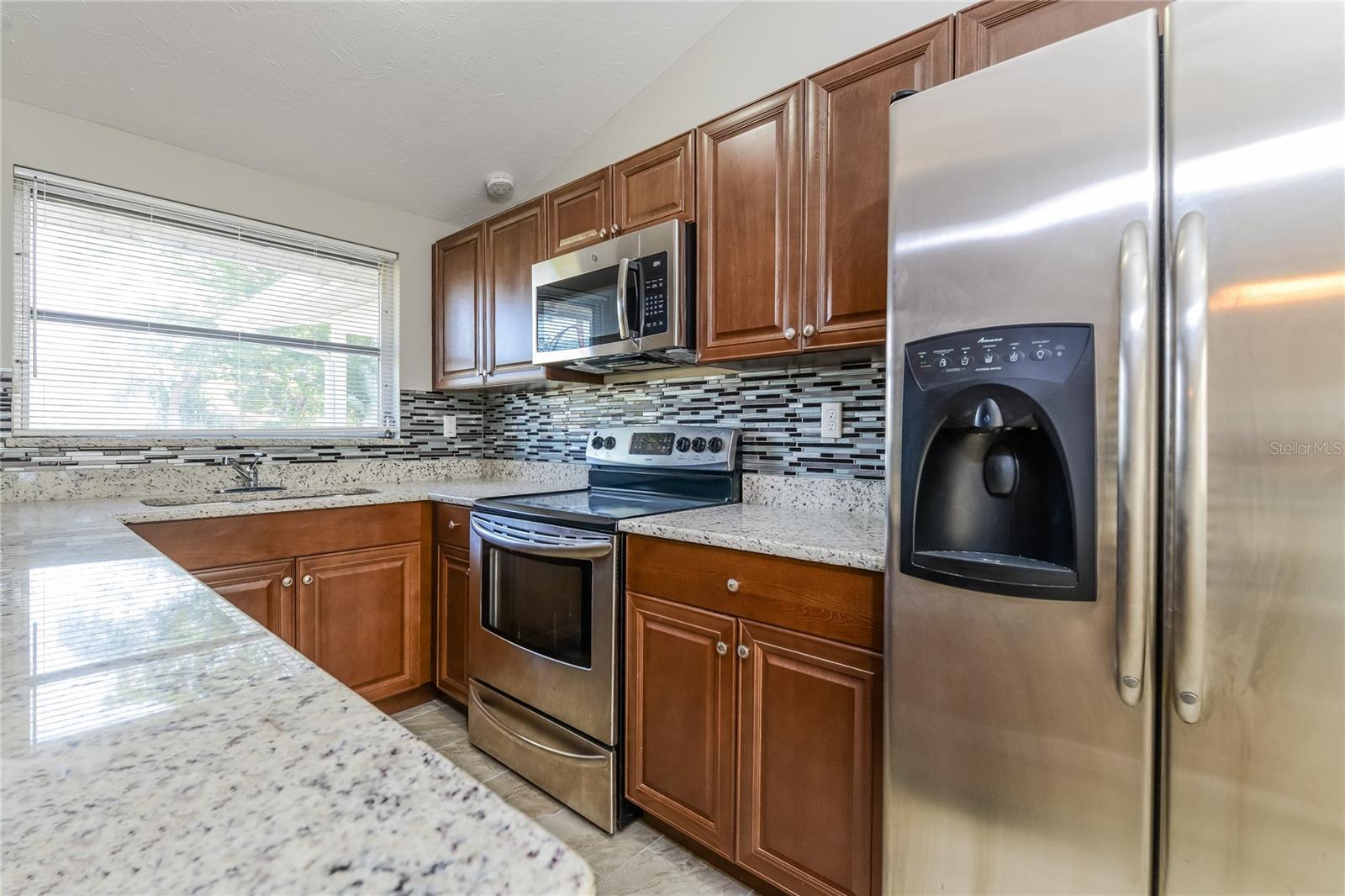 Image 5 of 16 For 2472 Waneta Drive