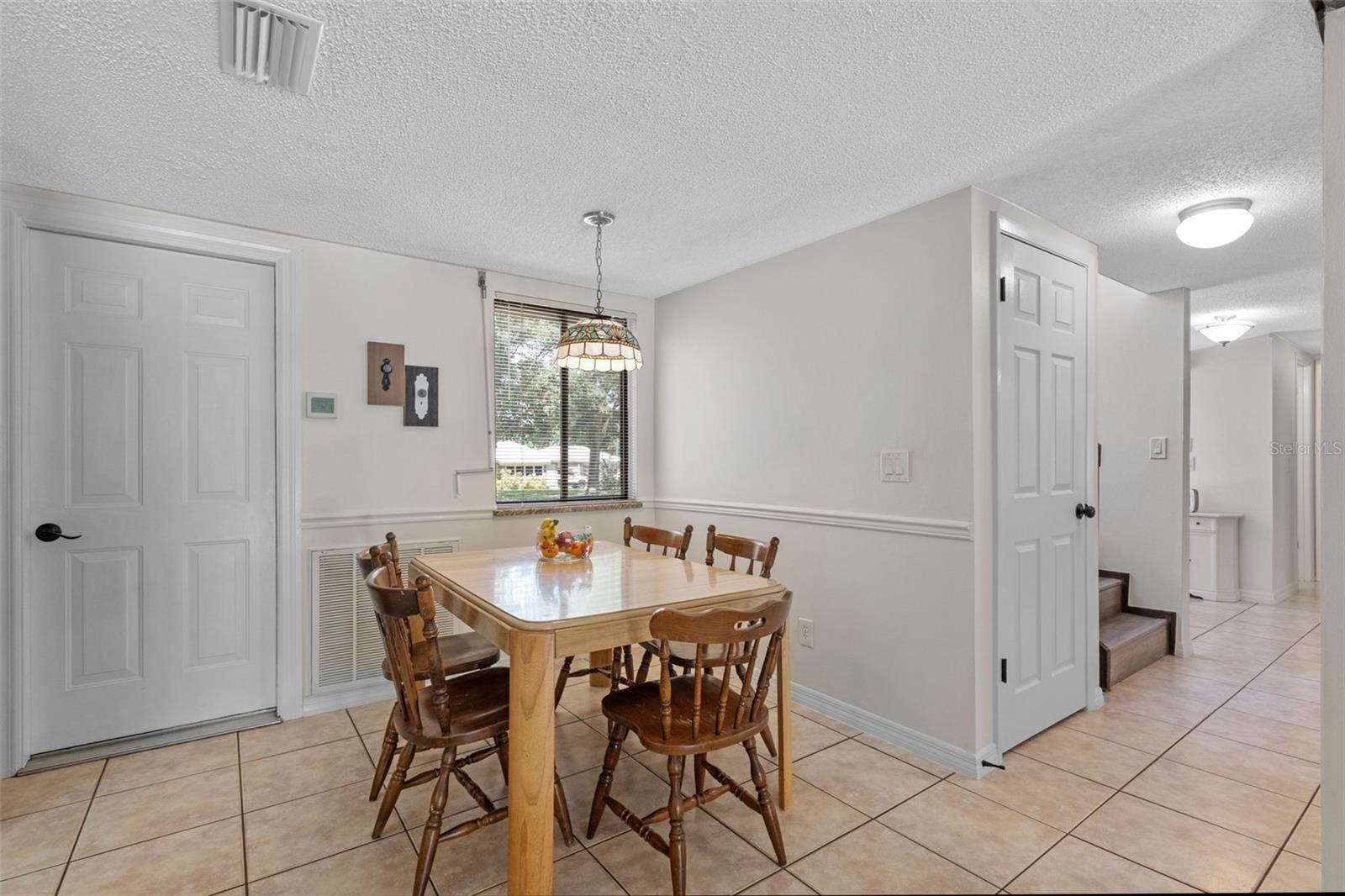 Image 14 of 53 For 5630 Spring Run Avenue