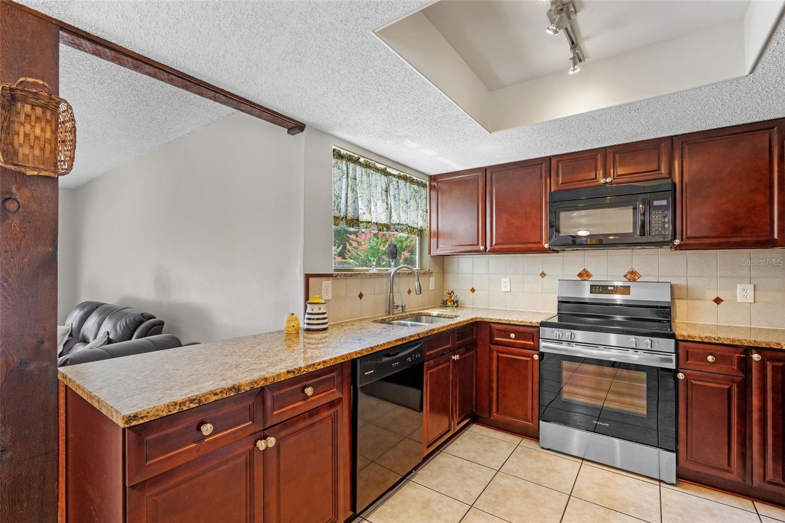 Image 15 of 53 For 5630 Spring Run Avenue