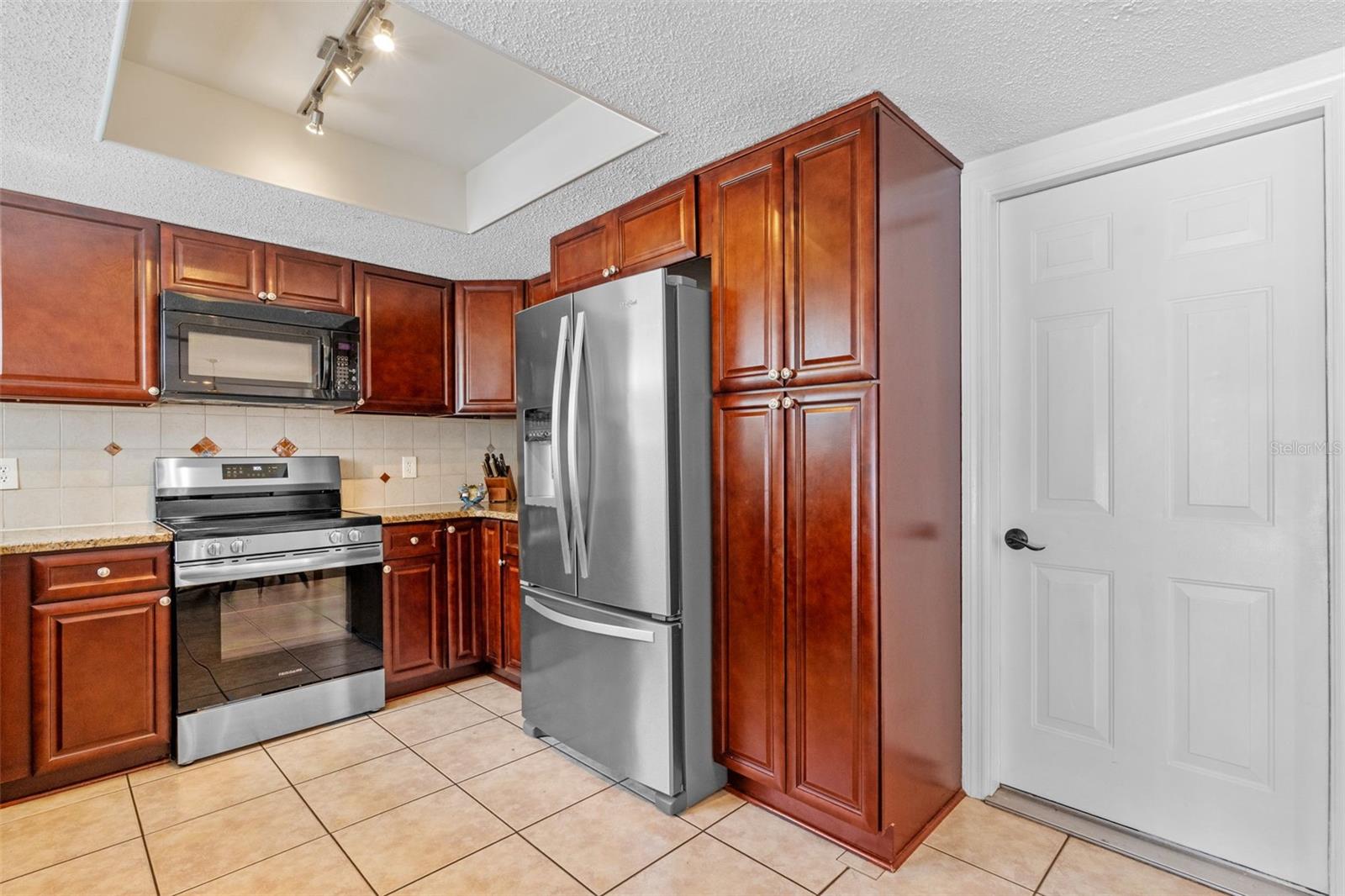 Image 17 of 53 For 5630 Spring Run Avenue