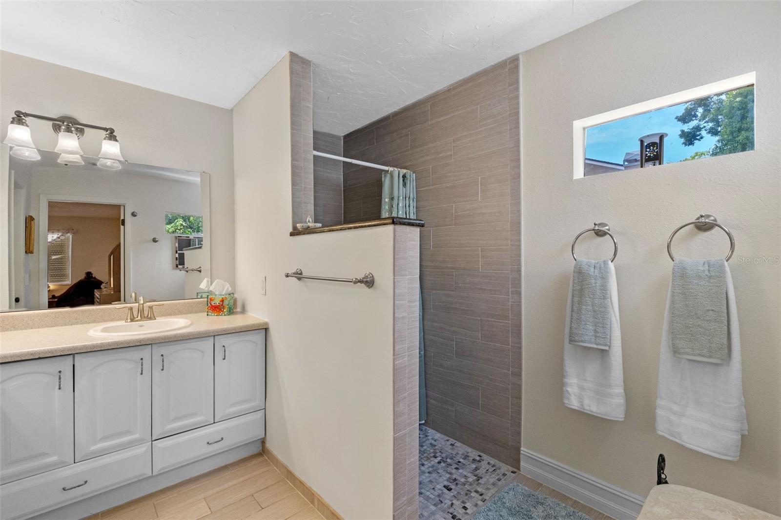 Image 33 of 53 For 5630 Spring Run Avenue