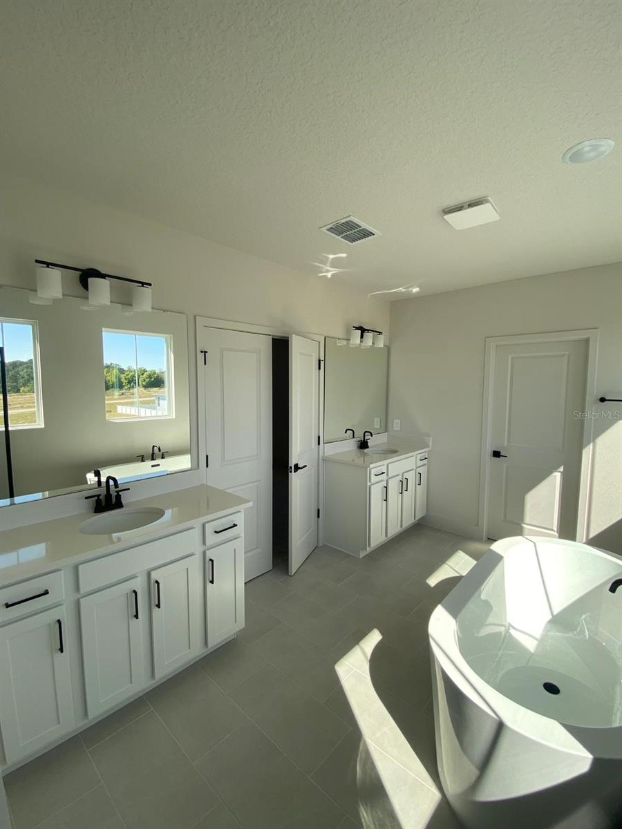 Image 3 of 15 For 9493 Emerald Berry Drive