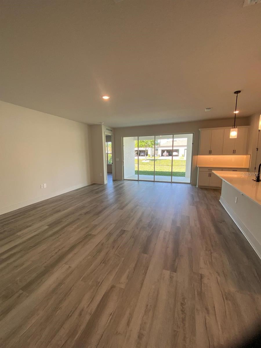 Image 4 of 15 For 9493 Emerald Berry Drive