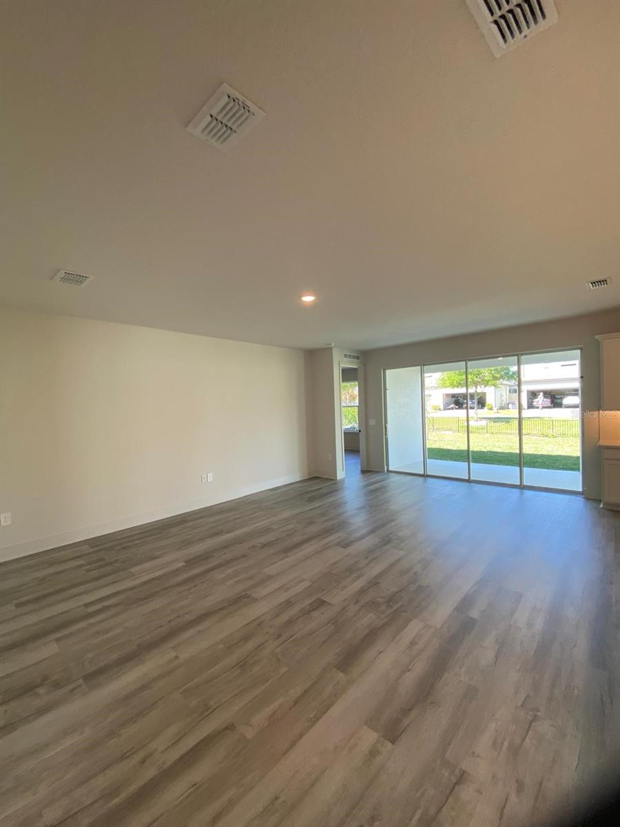Image 6 of 15 For 9493 Emerald Berry Drive