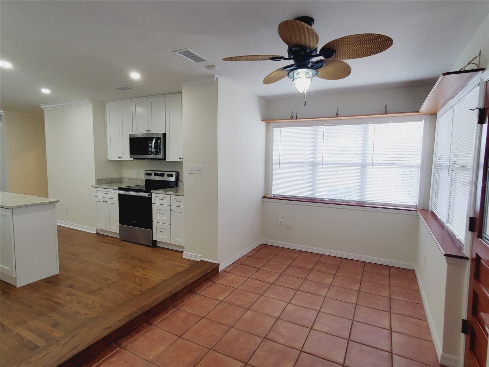 Image 18 of 33 For 843 Canovia Avenue