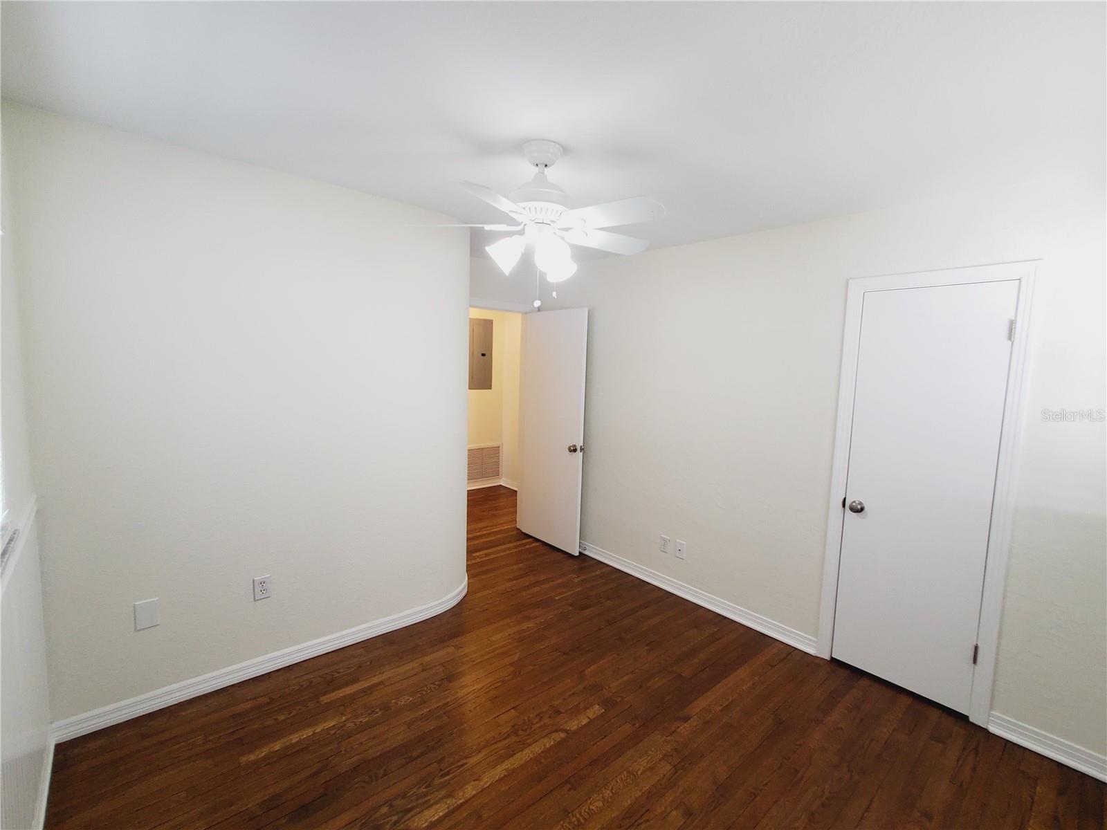 Image 20 of 33 For 843 Canovia Avenue