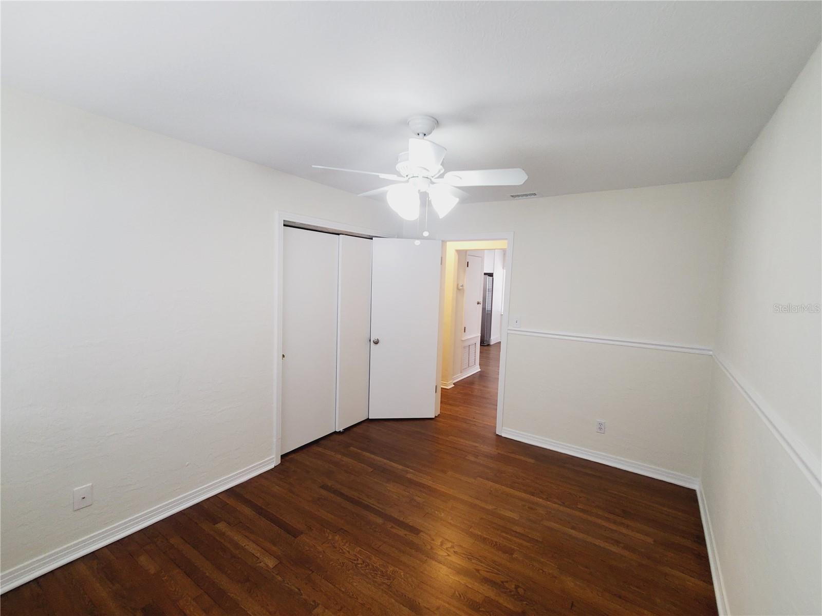 Image 22 of 33 For 843 Canovia Avenue