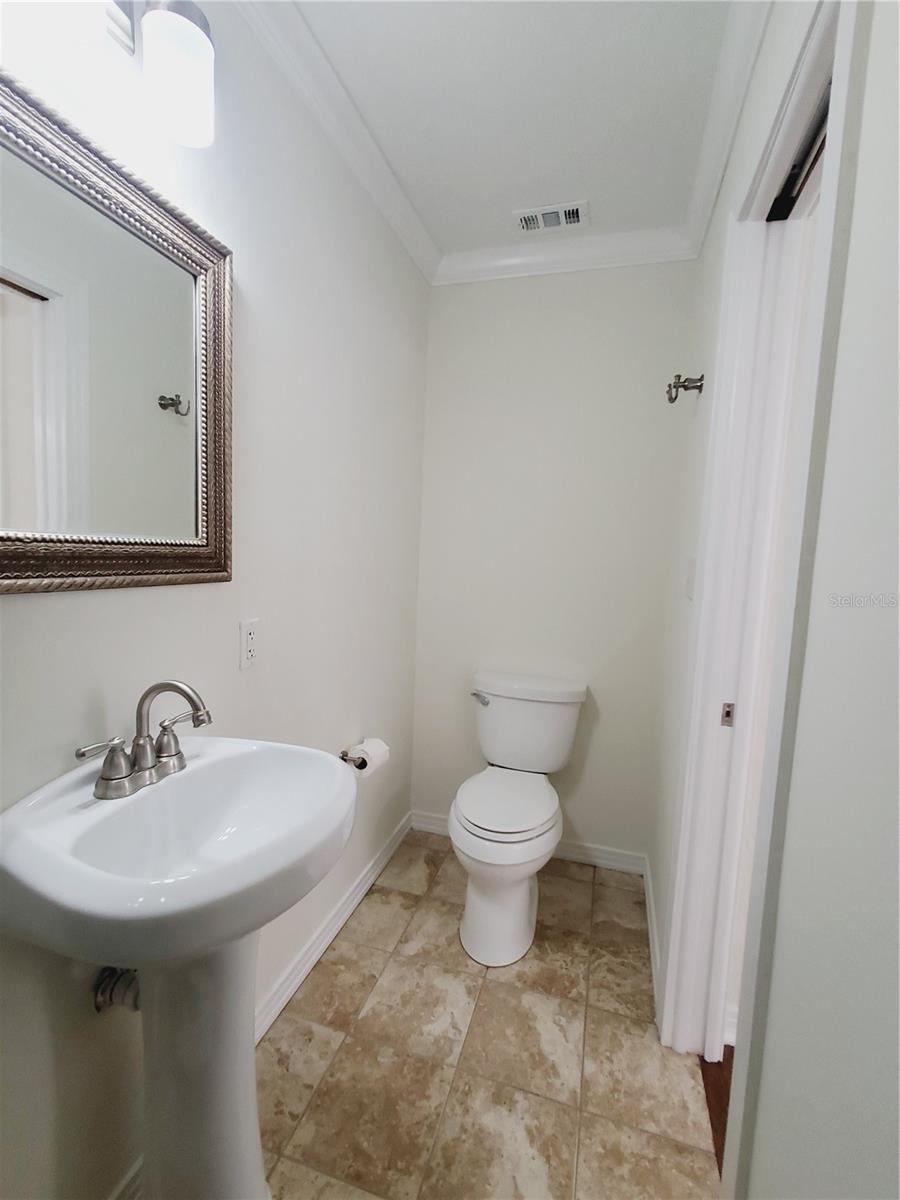 Image 30 of 33 For 843 Canovia Avenue