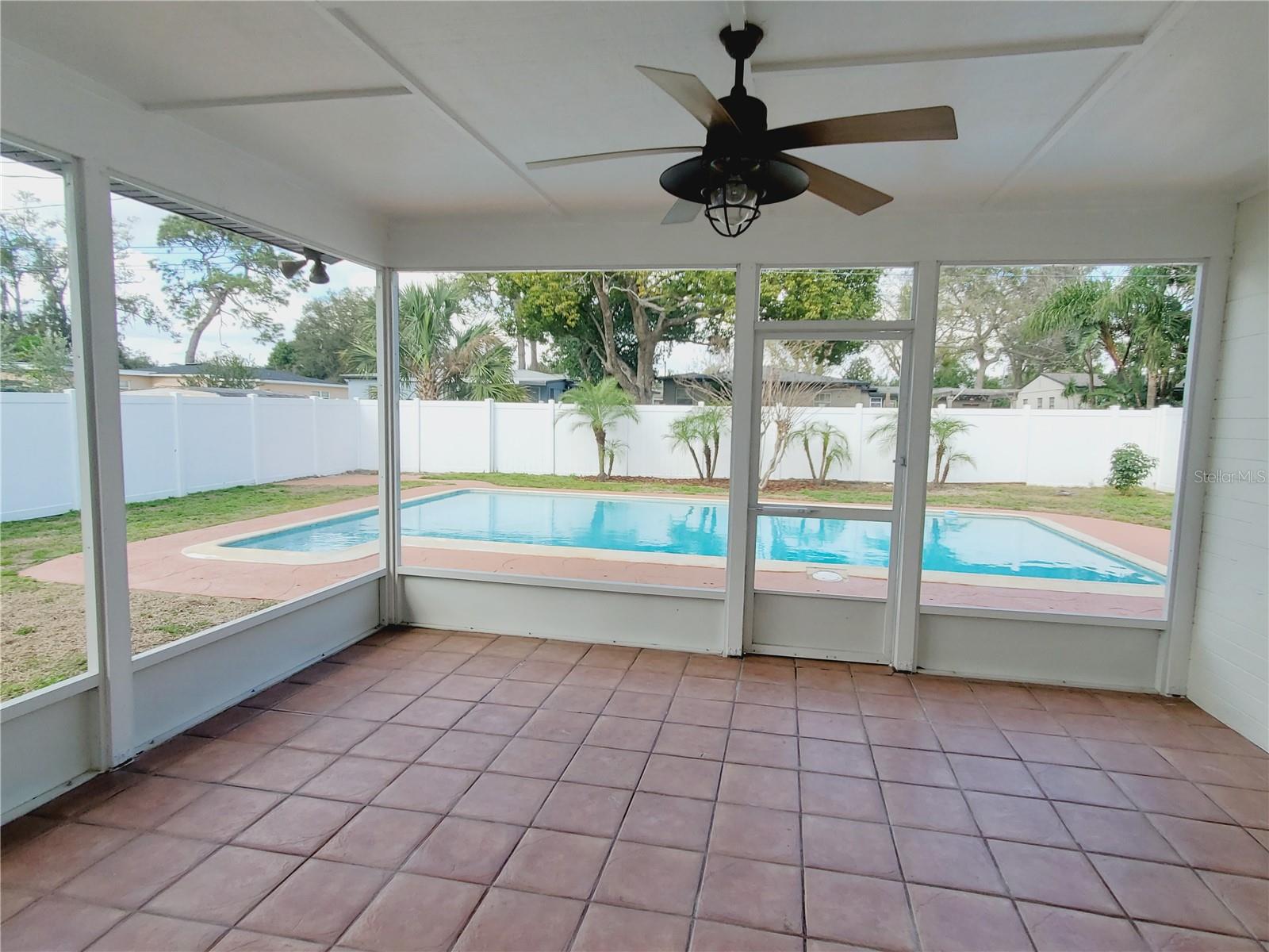 Image 32 of 33 For 843 Canovia Avenue