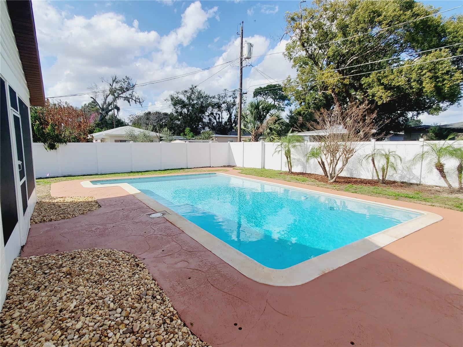 Image 4 of 33 For 843 Canovia Avenue