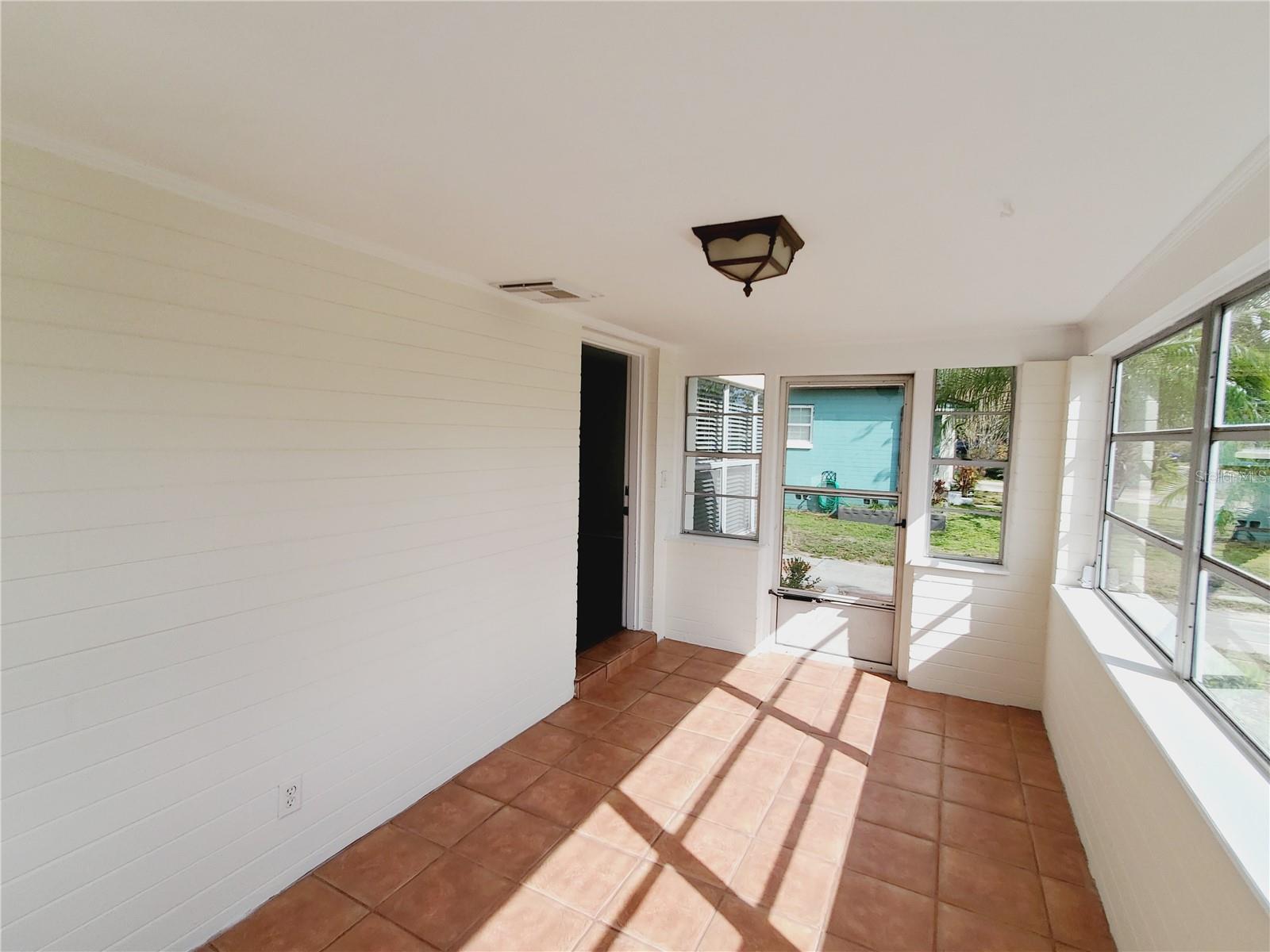 Image 6 of 33 For 843 Canovia Avenue