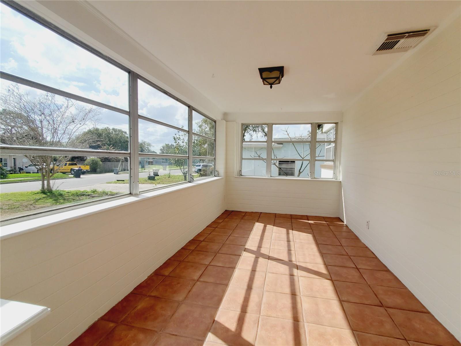 Image 7 of 33 For 843 Canovia Avenue