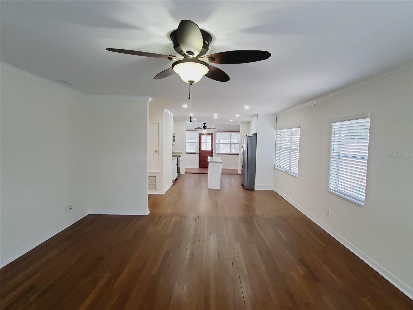 Image 8 of 33 For 843 Canovia Avenue