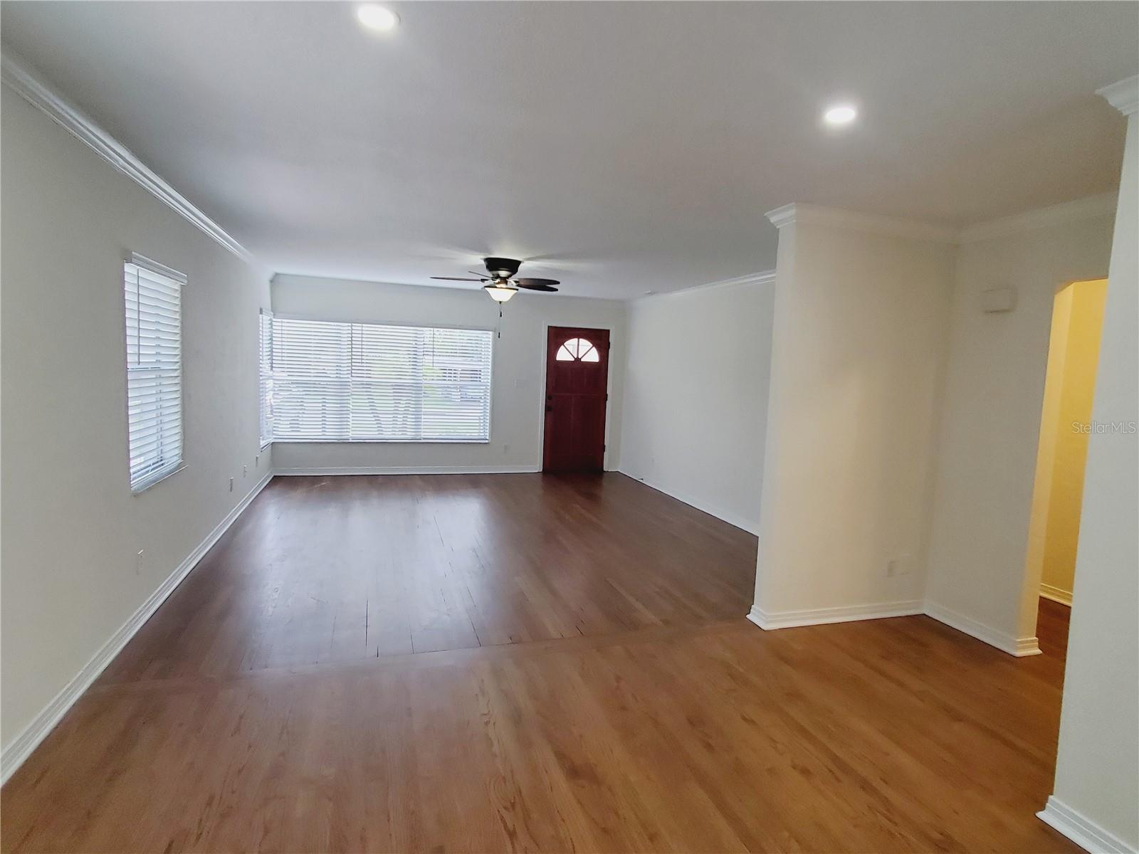 Image 9 of 33 For 843 Canovia Avenue