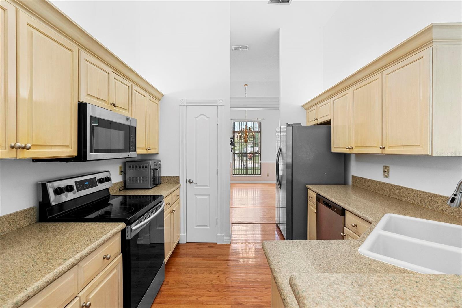 Image 13 of 39 For 8525 Buckley Court