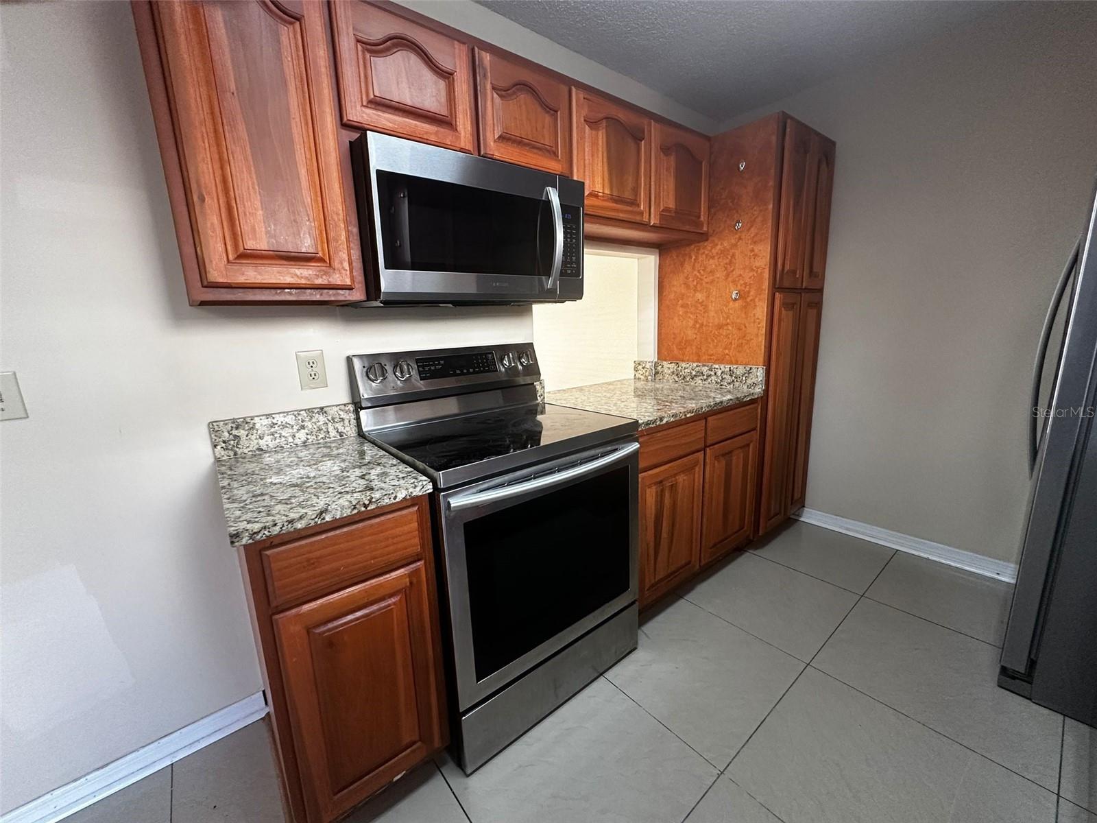 Image 6 of 27 For 1608 Long Ridge Court 274
