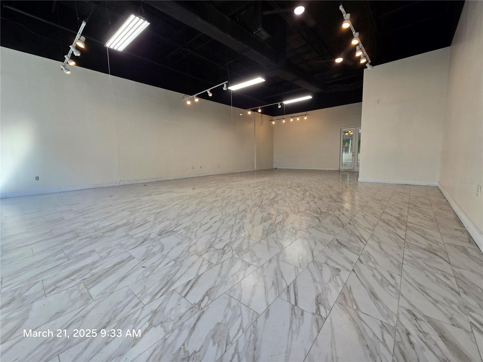 Image 10 of 15 For 7901 Kingspointe Parkway 23