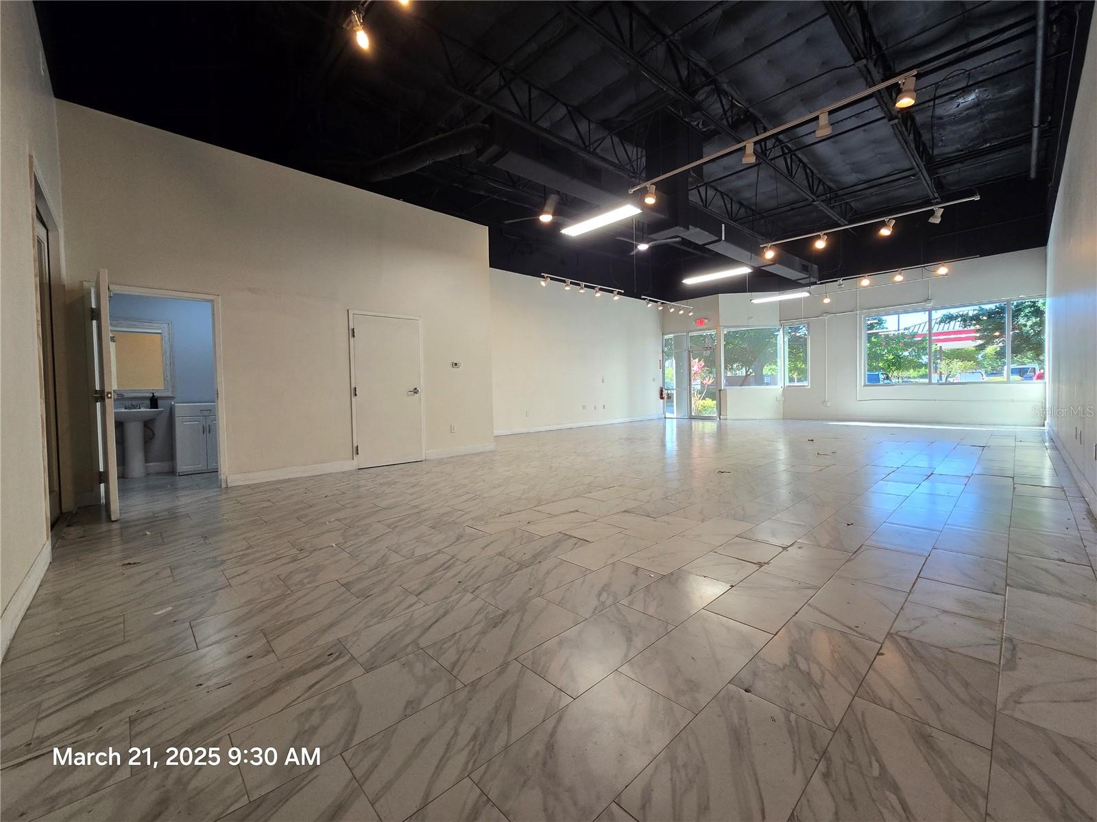 Image 3 of 15 For 7901 Kingspointe Parkway 23
